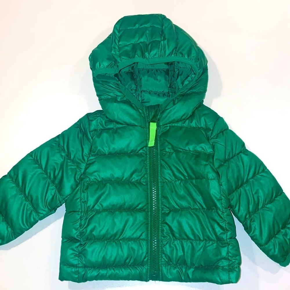 NWOT Primary Bright green puffer jacket. Size 0-6 months